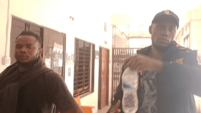 পাসপোর্টে সিল জালিয়াতির ঘটনায় ২ বিদেশি নাগরিক রিমান্ডে