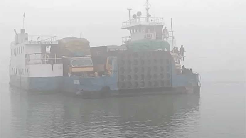 ঘন কুয়াশায় পাটুরিয়া-দৌলতদিয়ায় ২ ঘন্টা বন্ধ ছিল ফেরি চলাচল