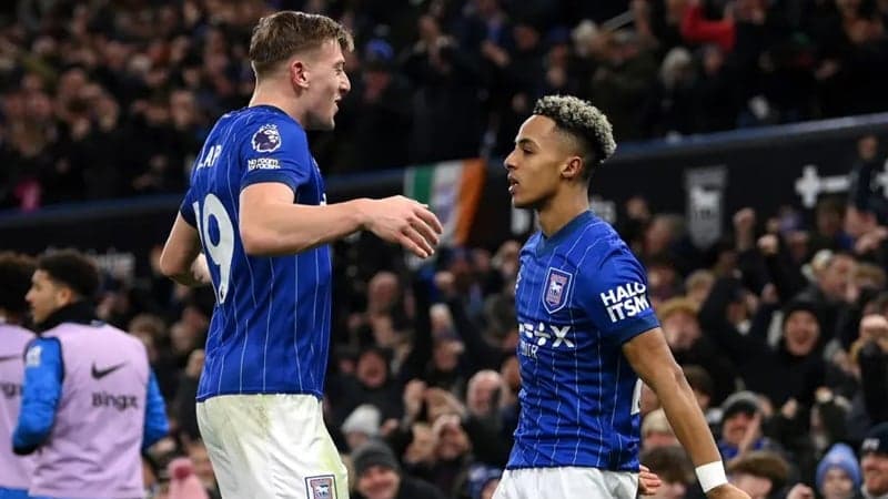 টানা হার ম্যানইউ-চেলসির, উড়ছে নিউক্যাসল