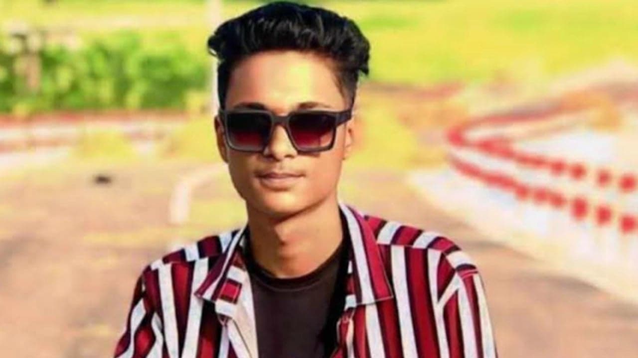 মাদকাসক্ত ছেলেকে পিটিয়ে হত্যা করে থানায় বাবা-মা