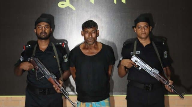 খুলনায় অস্ত্রসহ ‘খবির বাহিনী’র প্রধান গ্রেপ্তার