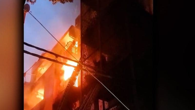 নয়াদিল্লিতে আবাসিক ভবনে আগুন, নিহত ৯