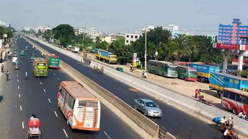 বিএনপি ও সমমনা দলগুলোর ডাকা ৪৮ ঘণ্টার অবরোধ চলছে