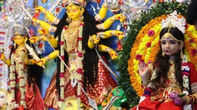 কুমারী পূজা ও সন্ধিপূজায় উদ্‌যাপিত হচ্ছে মহাষ্টমী