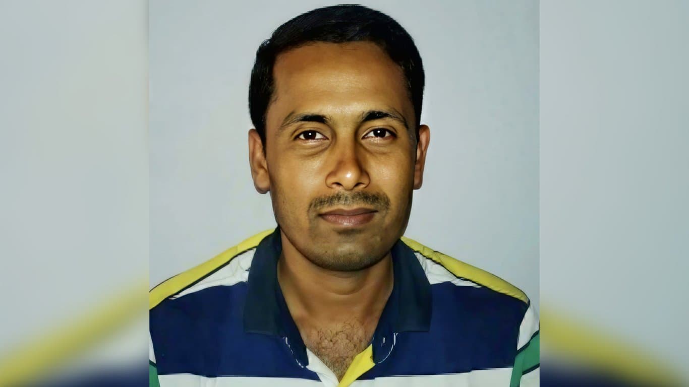 মাগুরায় তথ্য জানতে চাওয়ায় সাংবাদিককে পা কেটে নেওয়ার হুমকি