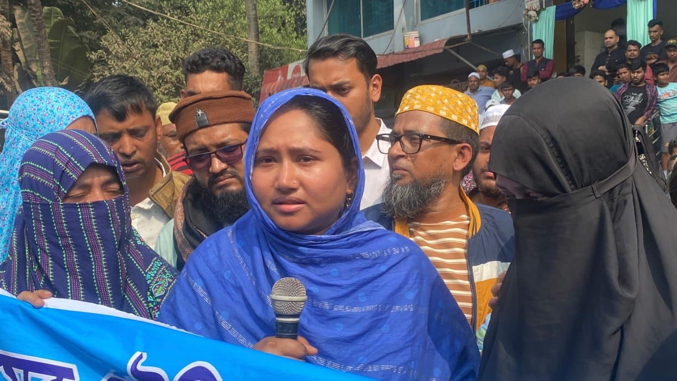 কুমিল্লায় যুবদল নেতা তৌহিদুলের মরদেহ নিয়ে মানববন্ধন ও বিক্ষোভ