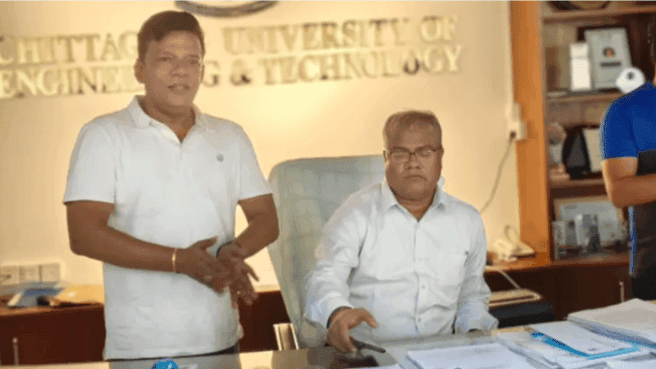 তালা ভেঙে প্রশাসনিক ভবনে ঢুকলেন চুয়েটের নতুন উপাচার্য
