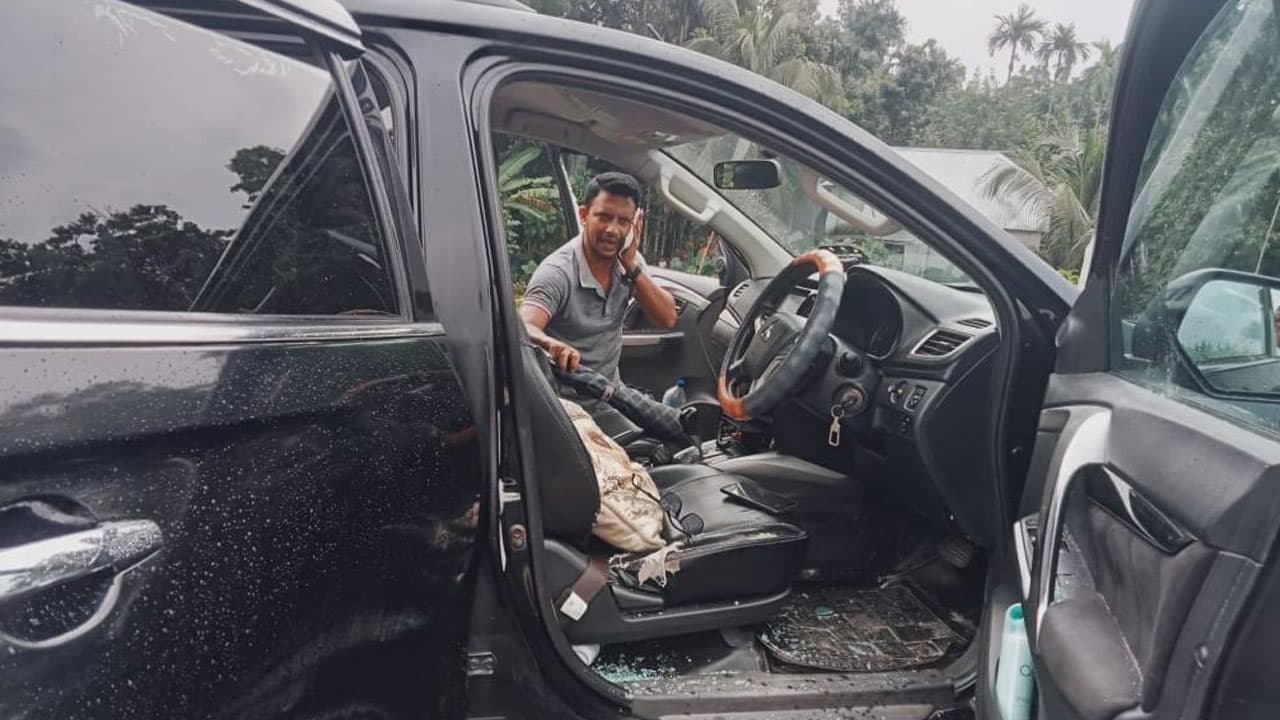 গোপালগঞ্জে এবার ইউএনওর গাড়ি বহরে হামলা, ভাঙচুর