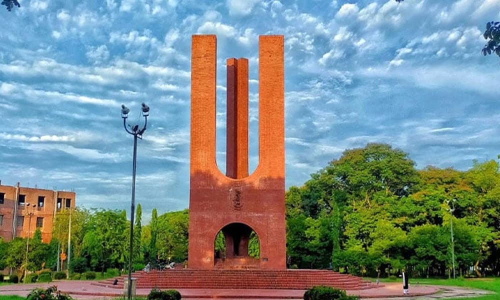 জাবিতে ছাত্র হলে ছাত্রীর সিট বরাদ্দ, তীব্র সমালোচনা