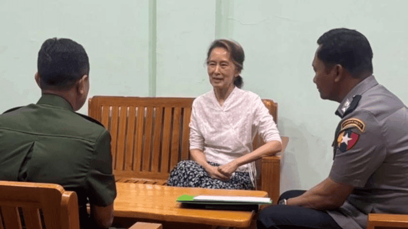 কারাগার থেকে সরিয়ে গৃহবন্দি করা হলো অং সান সু চিকে