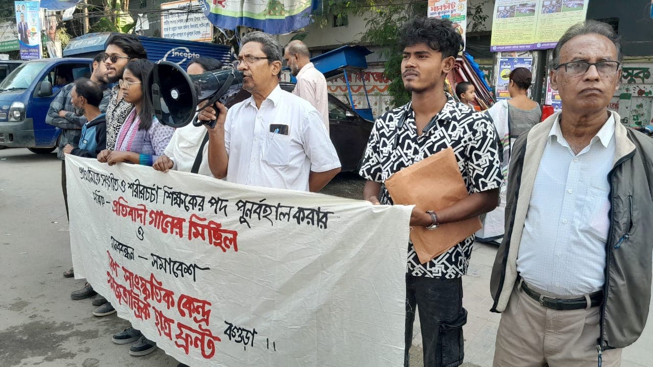 ‘সরকার ধর্মীয় সাম্প্রদায়িক দলগুলোর কাছে আত্মসমর্পণ করেছে’