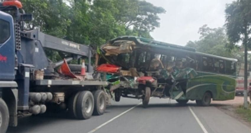 গোপালগঞ্জে বাস-ট্রাক চতুর্মুখী সংঘর্ষ, পুলিশ কর্মকর্তাসহ নিহত ২