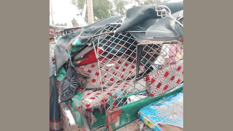 কক্সবাজারে বাস-সিএনজির মুখোমুখি সংঘর্ষে নিহত ২
