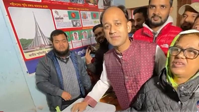 নির্বাচন সুষ্ঠু পরিবেশে সম্পন্ন হচ্ছে: ব্যারিস্টার সুমন