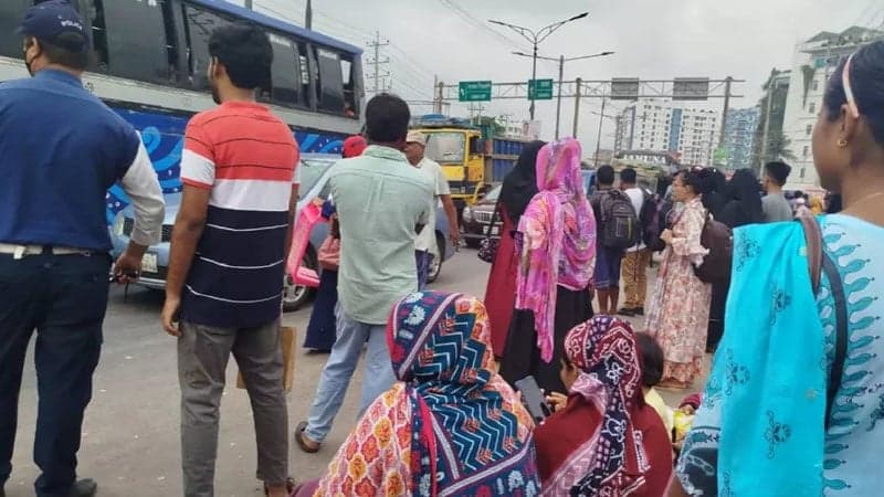 ঈদযাত্রায় যান সংকট ও অতিরিক্ত ভাড়ায় চরম ভোগান্তি