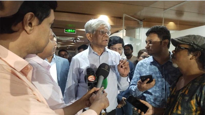 পুঁজিবাজারে স্থিতিশীলতা ফেরাতে স্বল্প-মধ্য-দীর্ঘমেয়াদী পরিকল্পনা হচ্ছে: অর্থ উপদেষ্টা