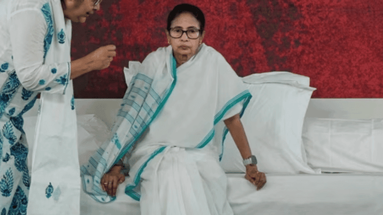 রুদ্ধদ্বার বৈঠকে মমতা
