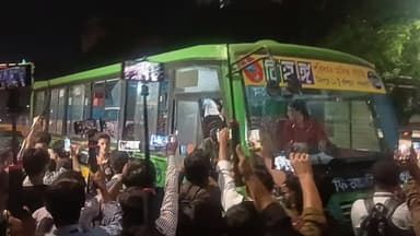 সংসদ ভবনের সামনে ফের এইচএসসি পরীক্ষার্থীদের অবরোধ, বাসে ভাঙচুর