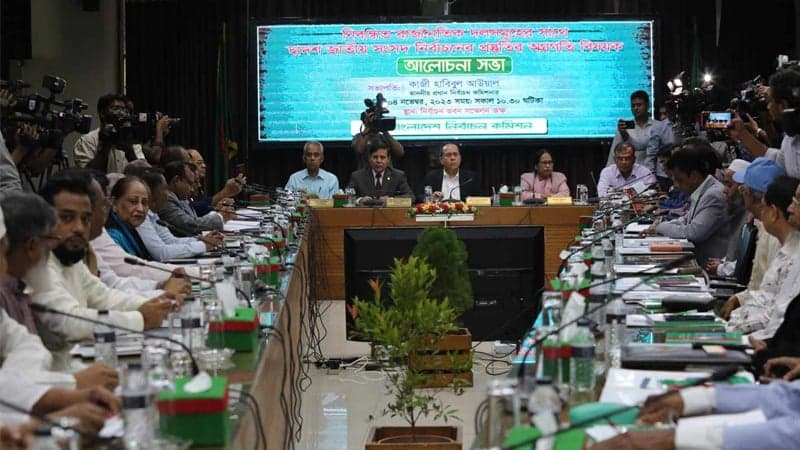 নির্বাচনী প্রস্তুতি: নিবন্ধিত রাজনৈতিক দলগুলোর সঙ্গে সংলাপে ইসি