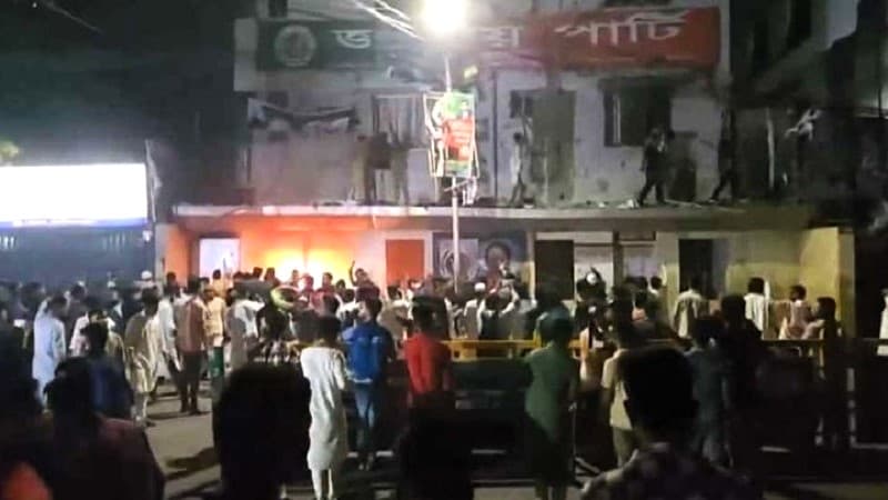 আবারও জাতীয় পাটির কার্যালয়ে ভাঙচুর-আগুন