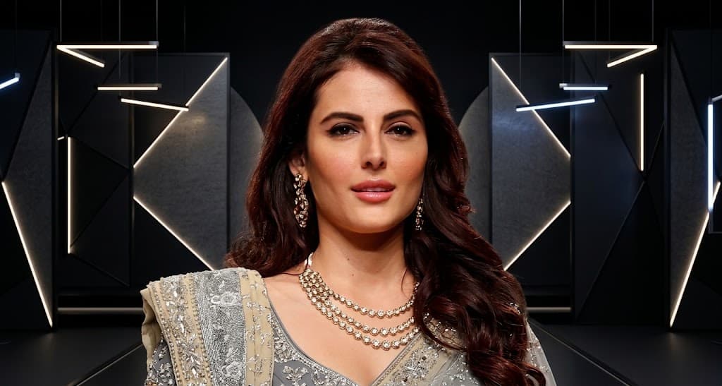 দেশ ছাড়ার পরও পিছু ছাড়েনি সাইবার বুলিং, ছয় বছর ধরে ভুক্তভোগী মান্দানা করিমি