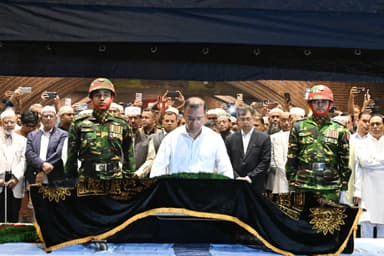 সংসদ প্রাঙ্গণে ব্যারিস্টার জমির উদ্দিন সরকারকে প্রধানমন্ত্রীর শেষ শ্রদ্ধা
