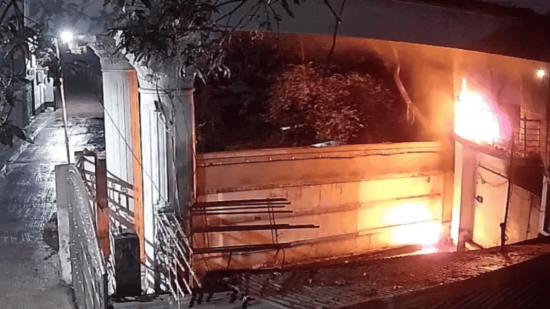 চট্টগ্রামে সাবেক শিক্ষামন্ত্রী নওফেলের বাসভবনে অগ্নিসংযোগ