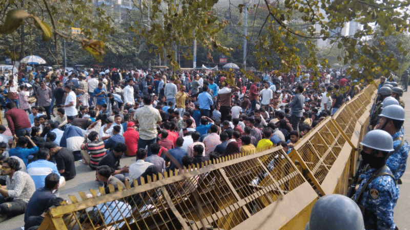 ইসির সামনে দ্বিতীয় দিনের মতো ছাত্রদলের অবস্থান