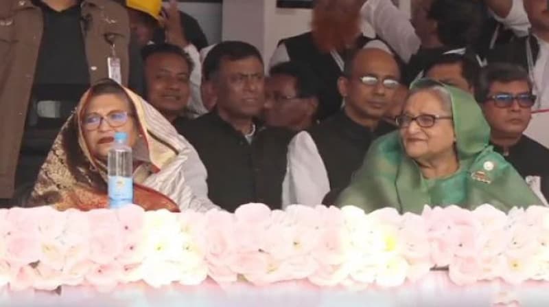 বরিশালে আওয়ামী লীগের জনসভা মঞ্চে শেখ হাসিনা