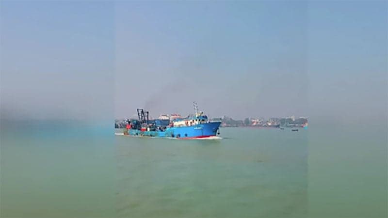 ৭৯ জেলে-নাবিকসহ বাংলাদেশের ২টি জাহাজ আটক করে নিয়ে গেছে ভারতীয় কোস্টগার্ড