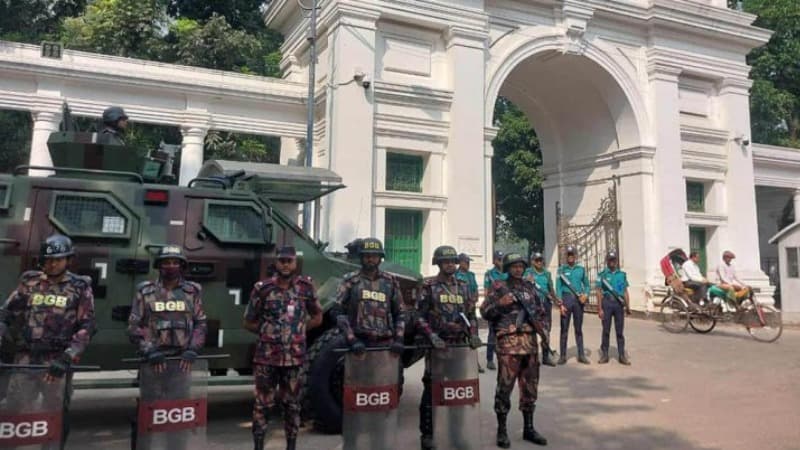 ‘ঢাকা লকডাউন’ ঠেকাতে কঠোর অবস্থানে সরকার