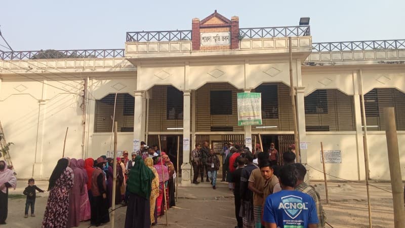 সিলেটে শান্তিপূর্ণভাবে চলছে ভোটগ্রহণ, তিন প্রার্থী ছাড়া অন্যদের এজেন্ট নেই