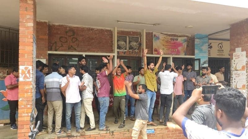 জাবি ছাত্রদলের দুই গ্রুপের মধ্যে হাতাহাতি