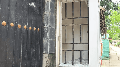 নাটোরে প্রয়াত আওয়ামী লীগ নেতার বাড়িতে হামলা-ভাঙচুর