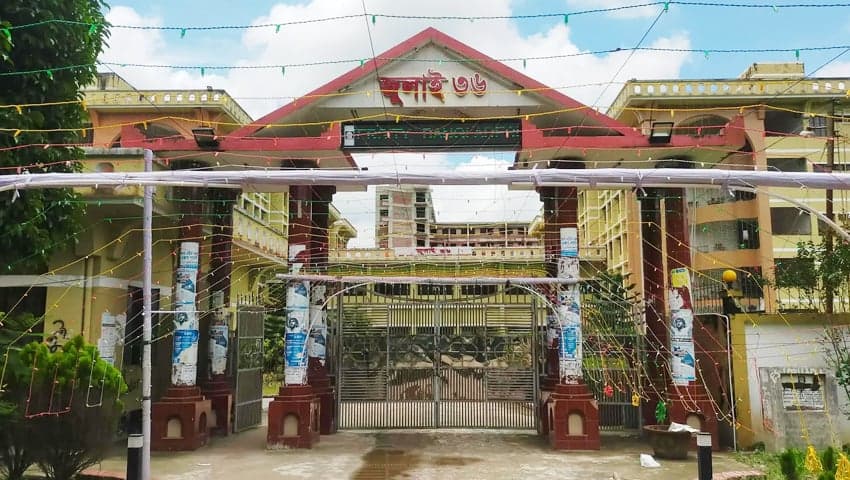 সহপাঠীদের আপত্তিকর ছবি ছড়ানোর অভিযোগ, হল থেকে বহিষ্কার ইবি শিক্ষার্থী