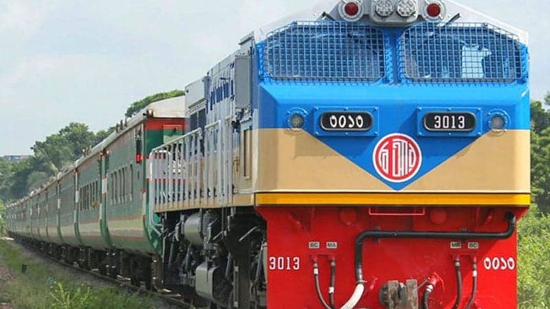 ৯ ঘণ্টা পর ঢাকার সঙ্গে উত্তরবঙ্গের রেল যোগাযোগ স্বাভাবিক