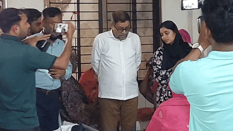 স্বাস্থ্যমন্ত্রীর হঠাৎ পরিদর্শন, হাসপাতালের উপ-পরিচালক প্রত্যাহার