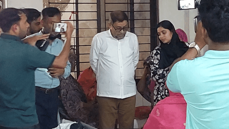 স্বাস্থ্যমন্ত্রীর হঠাৎ পরিদর্শন, হাসপাতালের উপ-পরিচালক প্রত্যাহার