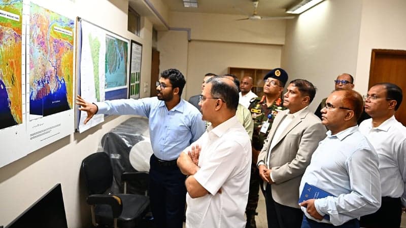 আকস্মিকভাবে মহাকাশ গবেষণা প্রতিষ্ঠান ‘স্পারসো’ পরিদর্শনে প্রধানমন্ত্রী