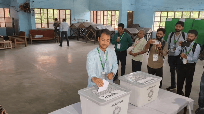 জাকসু নির্বাচনে ব্যালট পেপারে ভুলের অভিযোগ