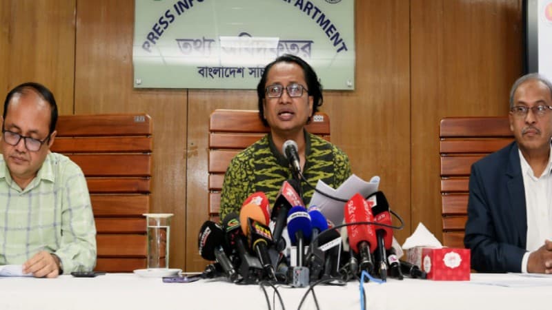গণঅভ্যুত্থানের স্পিরিট মানুষের মধ্যে ছড়িয়ে দিতে চায় সরকার: তথ্য উপদেষ্টা