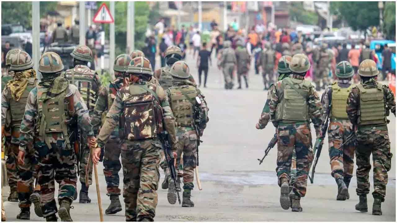 ভারতের মণিপুরে বন্দুকযুদ্ধ, নিহত ১৩