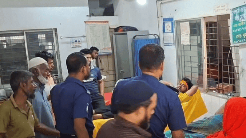 ছেলেসহ তিনজনকে কুপিয়ে ছাদ থেকে লাফ, সাবেক কনস্টেবলের মৃত্যু