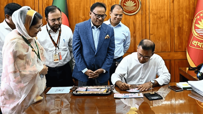 ফুটবল বিশ্বকাপ উপলক্ষে স্মারক ডাকটিকিট উন্মোচন করলেন প্রধানমন্ত্রী