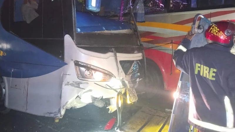 ফেনীতে বাস-অ্যাম্বুলেন্স-মোটরসাইকেলের ত্রিমুখী সংঘর্ষে নিহত ৩, আহত ৫