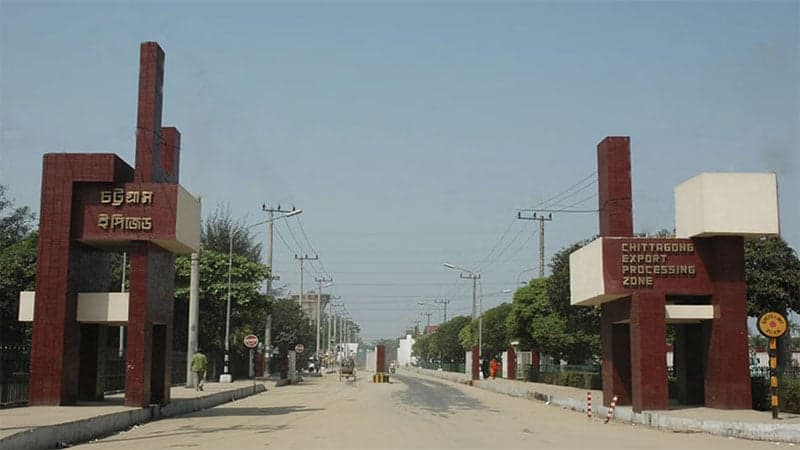 সিইপিজেডে বেতন বৃদ্ধির দাবিতে শ্রমিকদের বিক্ষোভ