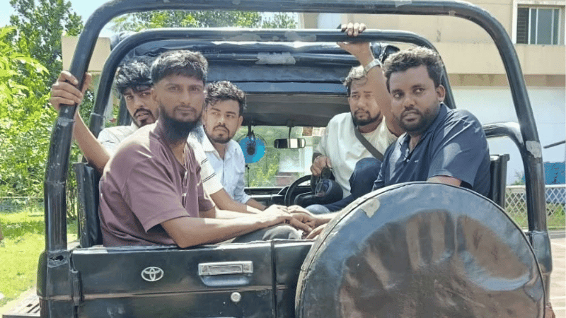 ‘শেখ হাসিনা সরকার বারবার দরকার’ স্লোগান দেওয়ায় সাজেকে ৬ পর্যটক আটক