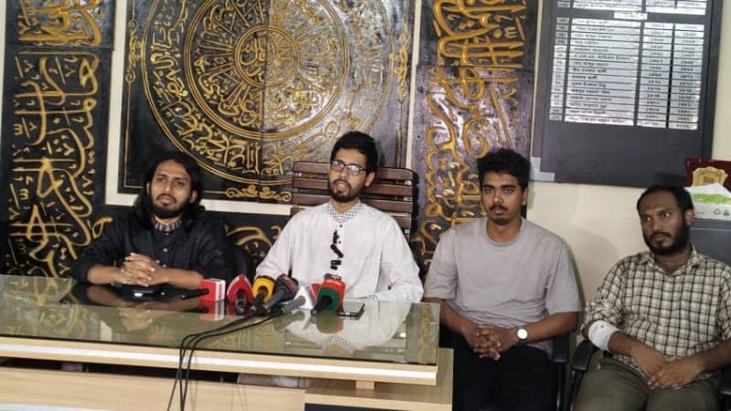 মারধরের খবর প্রকাশ করায় সংবাদমাধ্যমের বিরুদ্ধে ব্যবস্থা নেওয়ার হুমকি রাকসু ভিপির