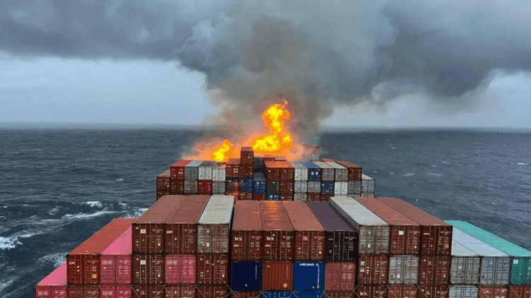 ওমান উপকূলে তেলবাহী ট্যাঙ্কারে মার্কিন হামলায় ৩ ভারতীয় নাবিক নিহত