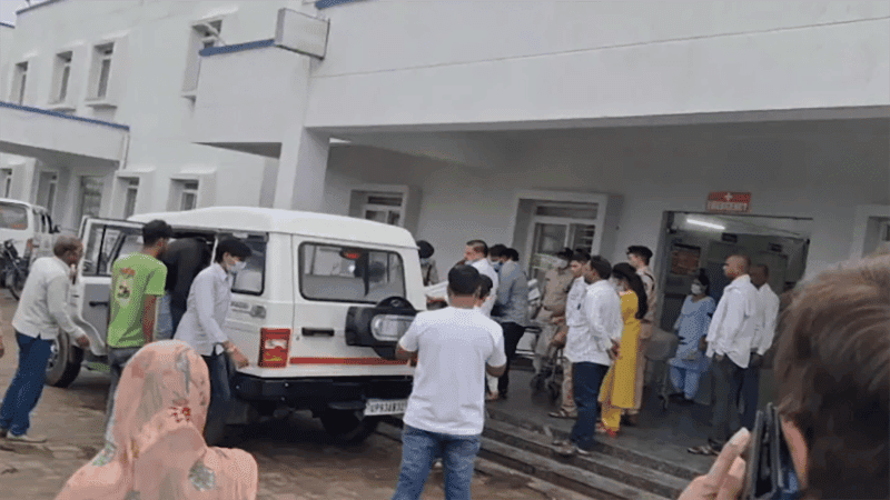 ভারতে বিষাক্ত মদপানে অন্তত ১২ জনের মৃত্যু